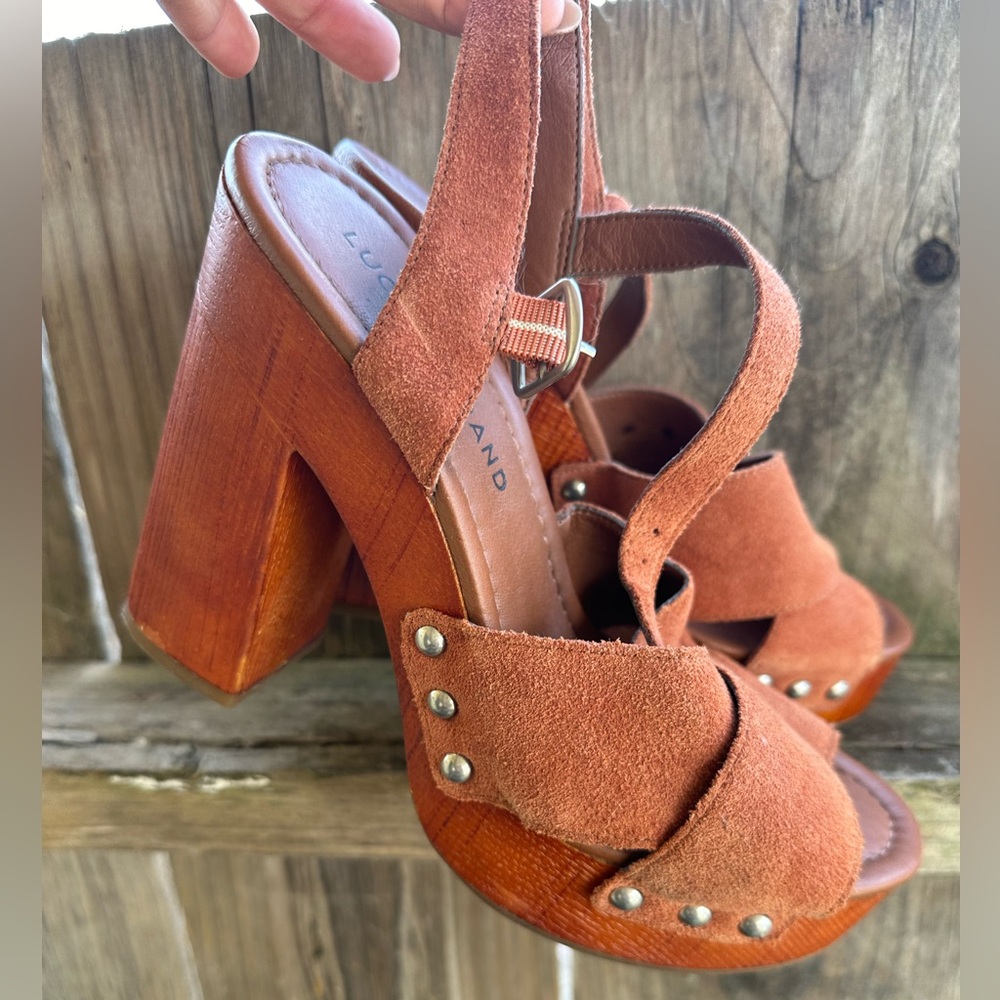 Women’s 70’s suede heel